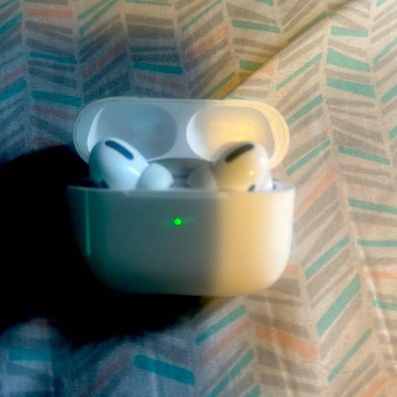 Airpod pros never worn freshly charged